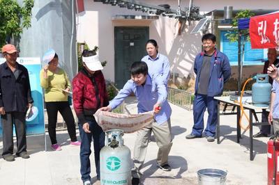 北燃实业集团团员青年到京郊农村开展志愿服务